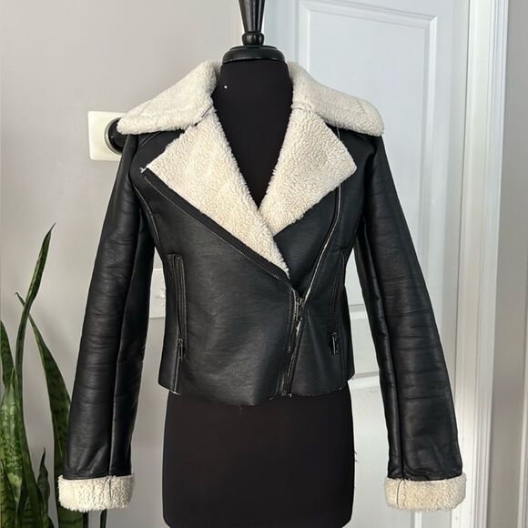 Wild Fable Sherpa Lined Faux Leather Zip Up Cropped Bomber Jacket - Picture 2 of 9